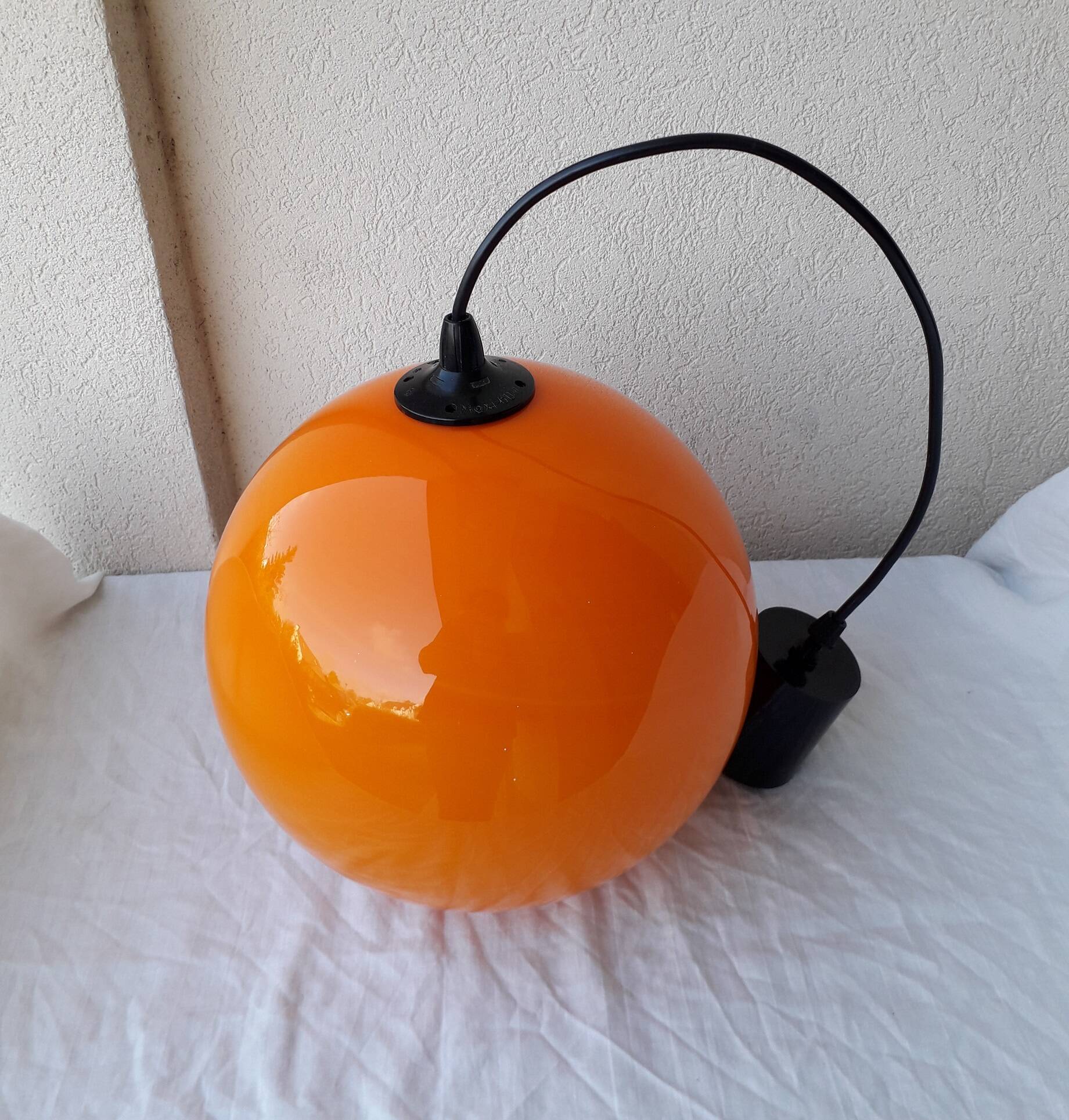 Suspension in orange opaline