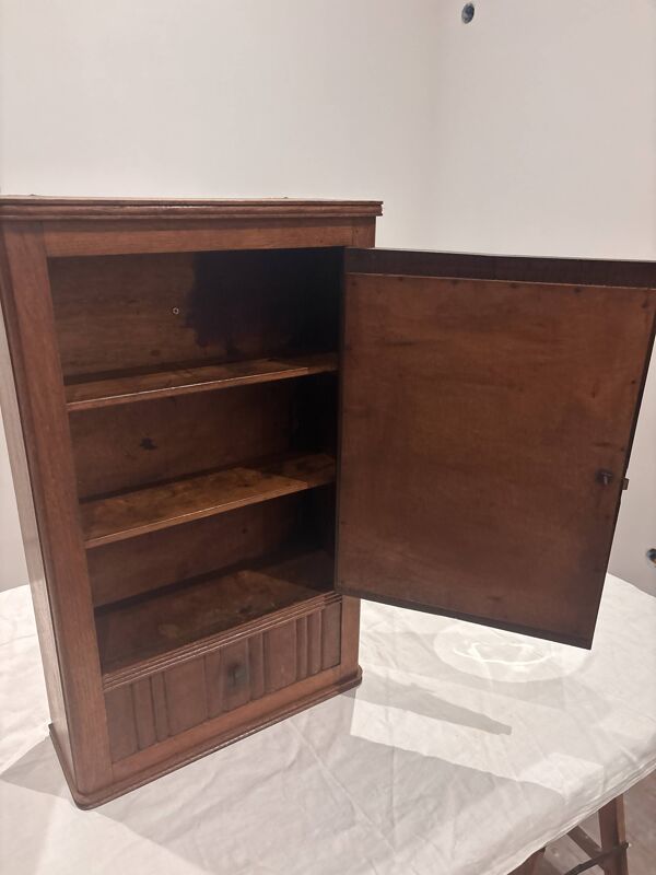 Armoire murale avec mur ovale et tiroir