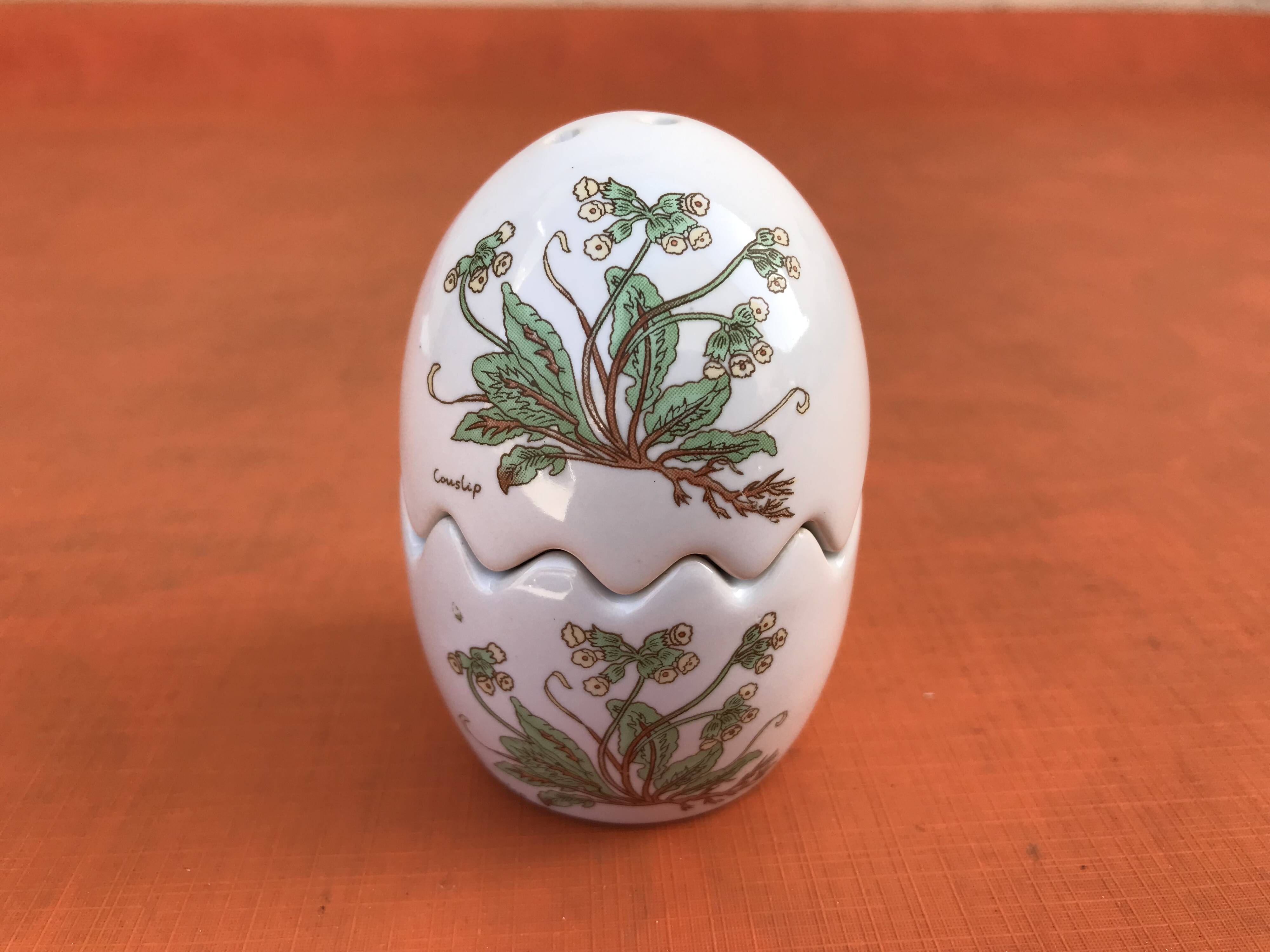 Salière / Poivrière  Céramique forme Oeuf  Décor Couslip (primevère)