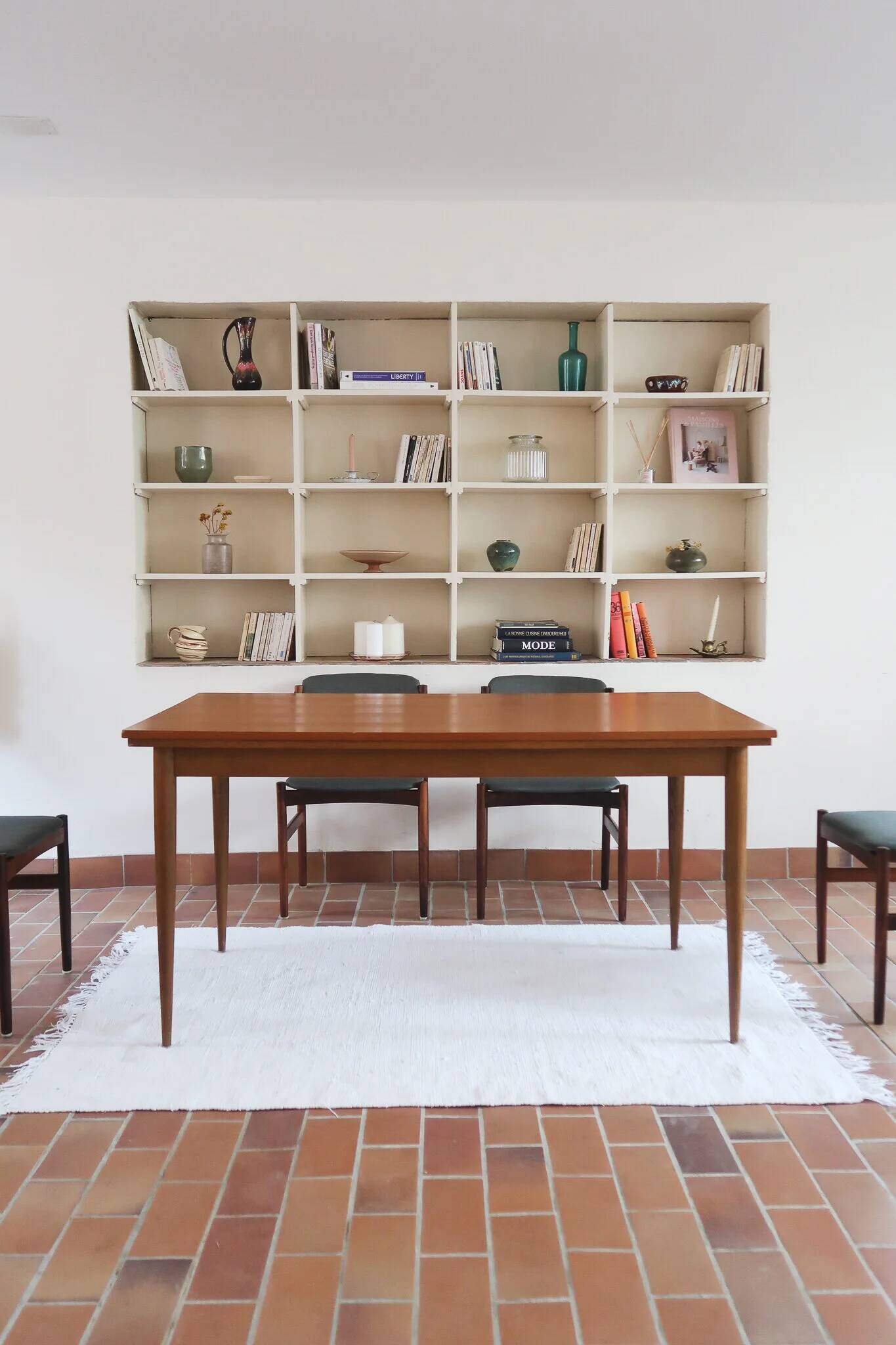 Extendable dining table in teak, tapered legs, 1960s.