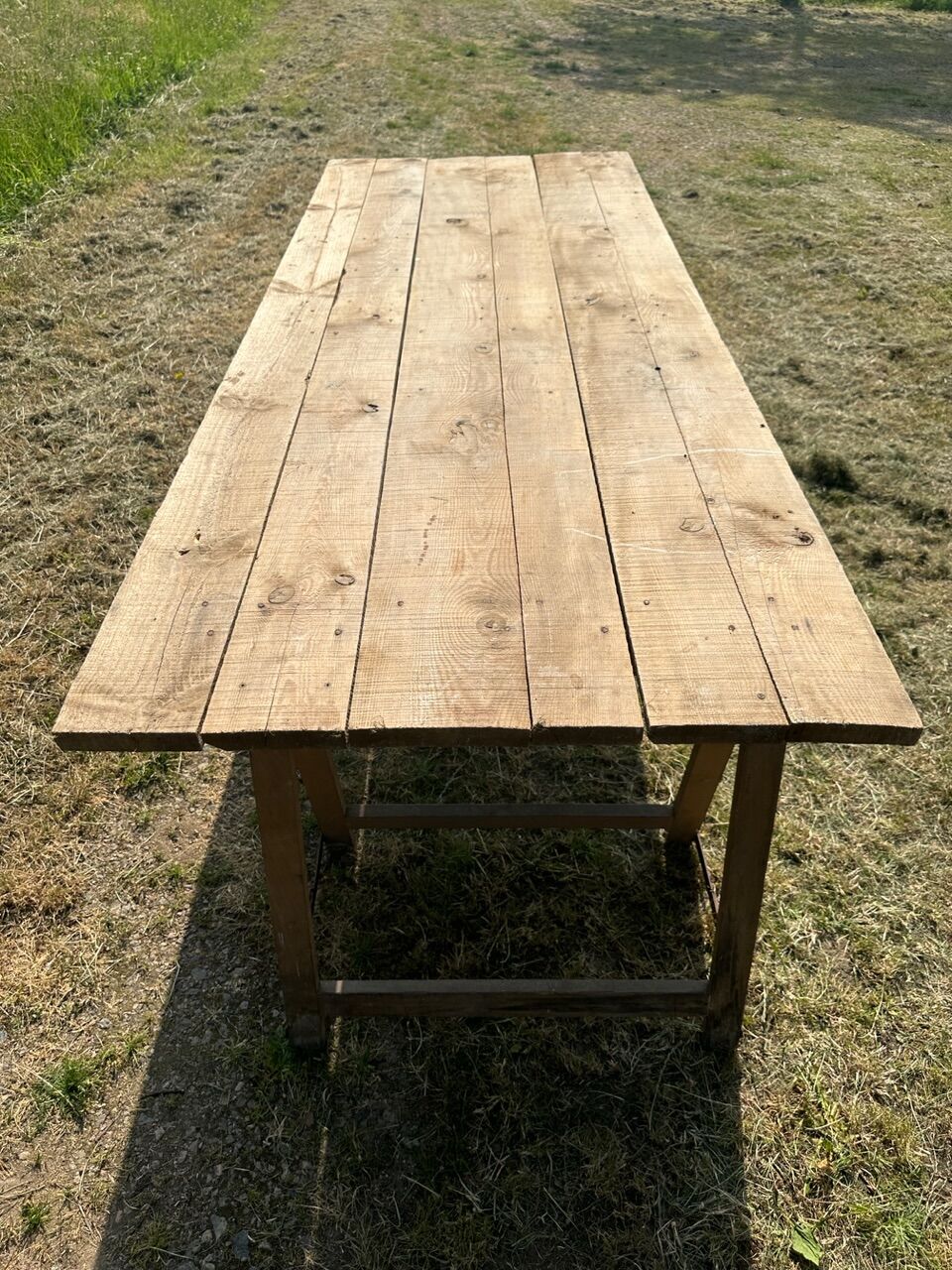 Table and trestles fir tray