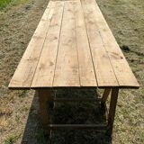 Table and trestles fir tray