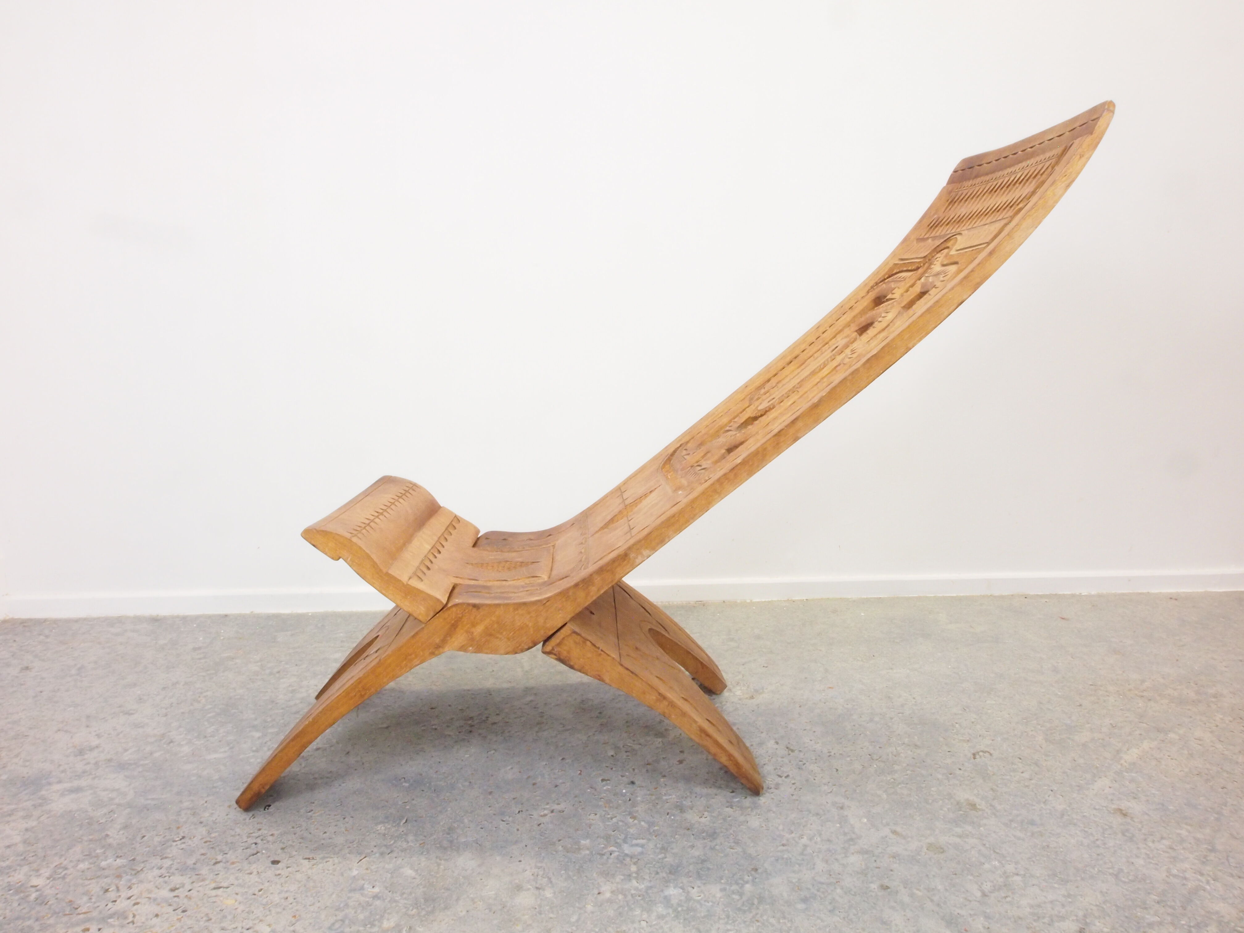 Chaise longue ethnique de coupe à la main