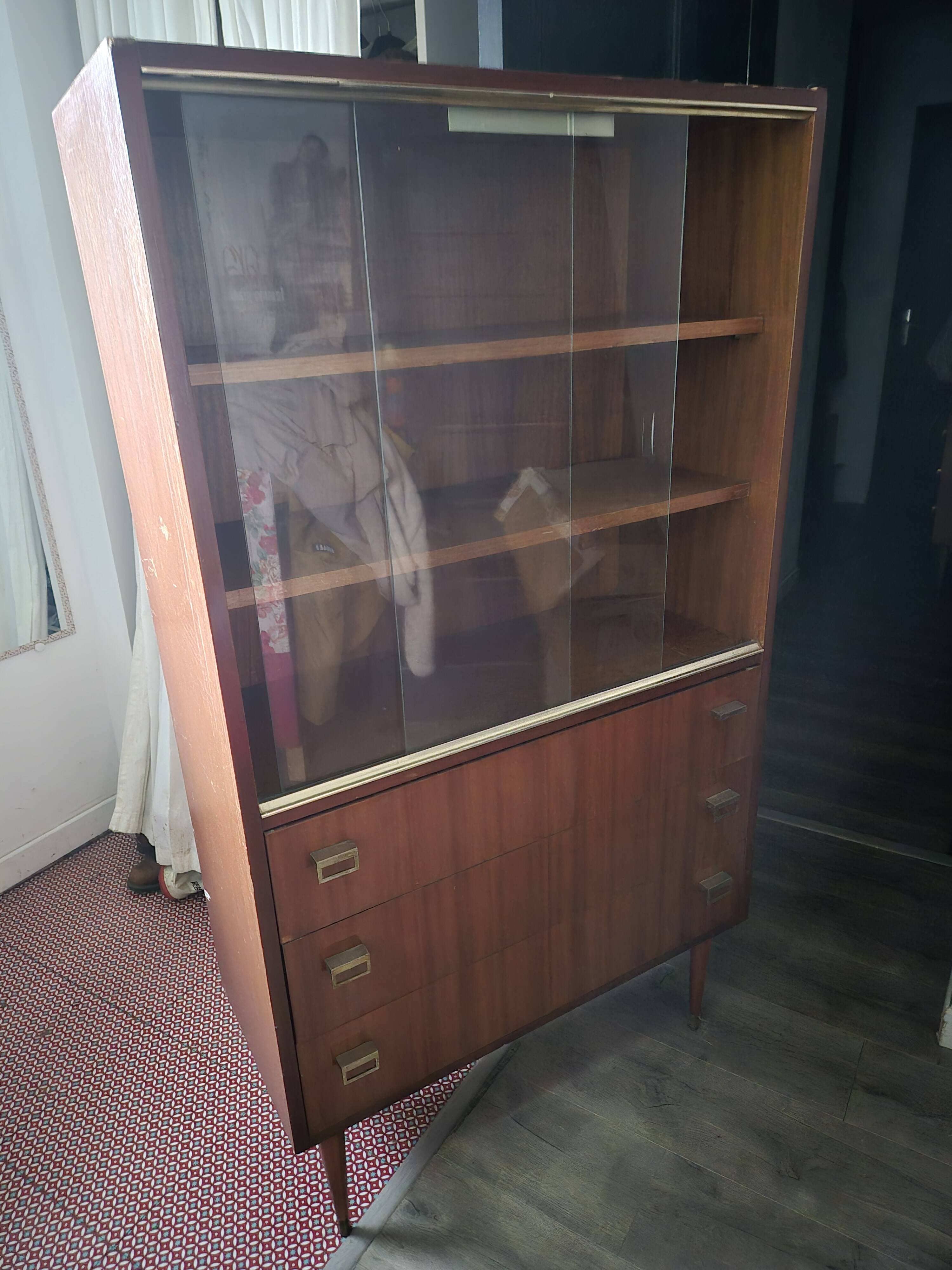 Vintage glass cabinet with 2 glass doors
