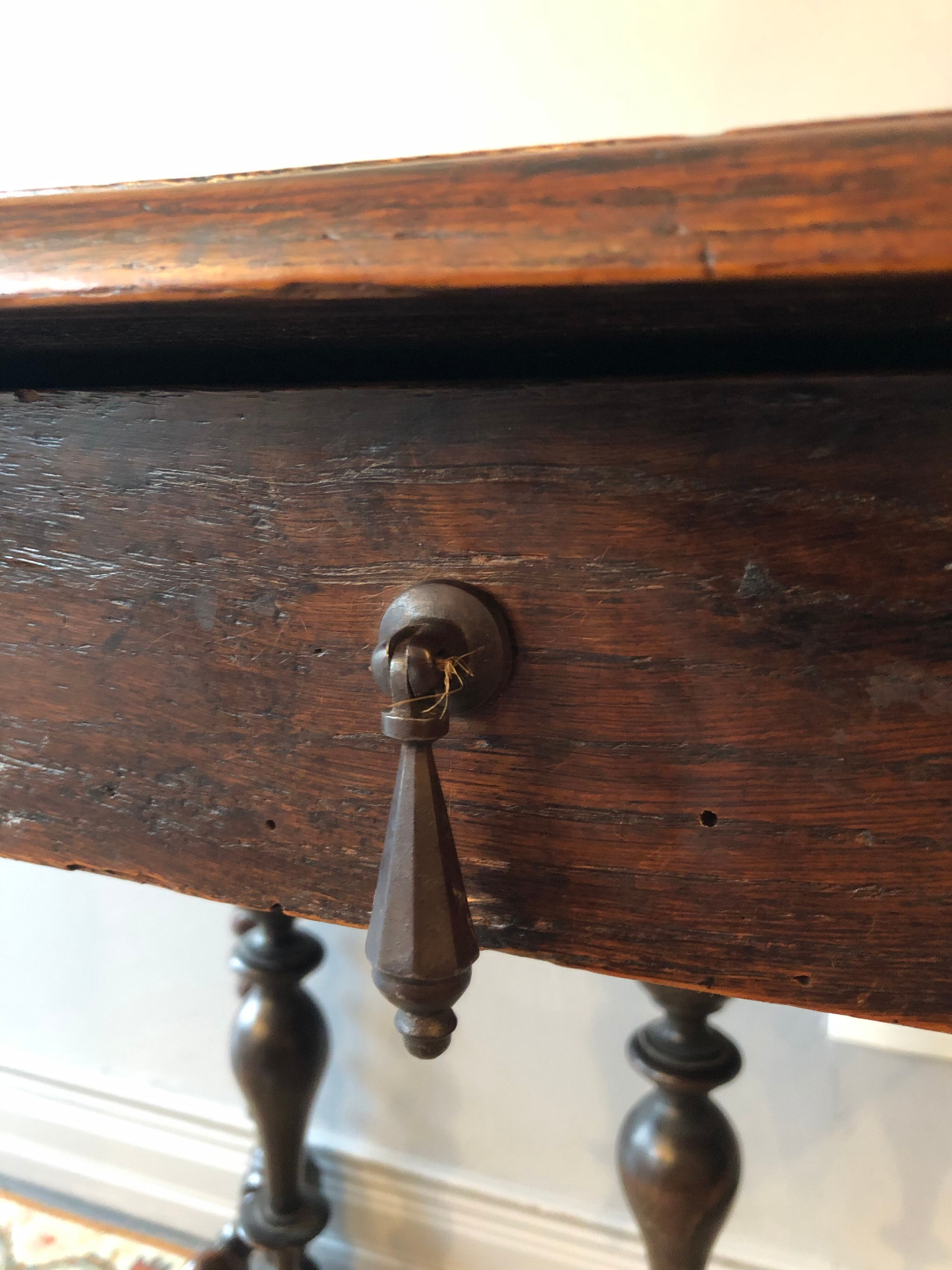 Office, writing table at the end of the 19th century