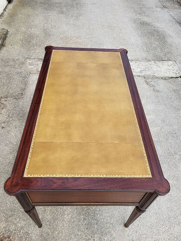 Bureau style louis XVl avec tablettes et 4 tiroirs