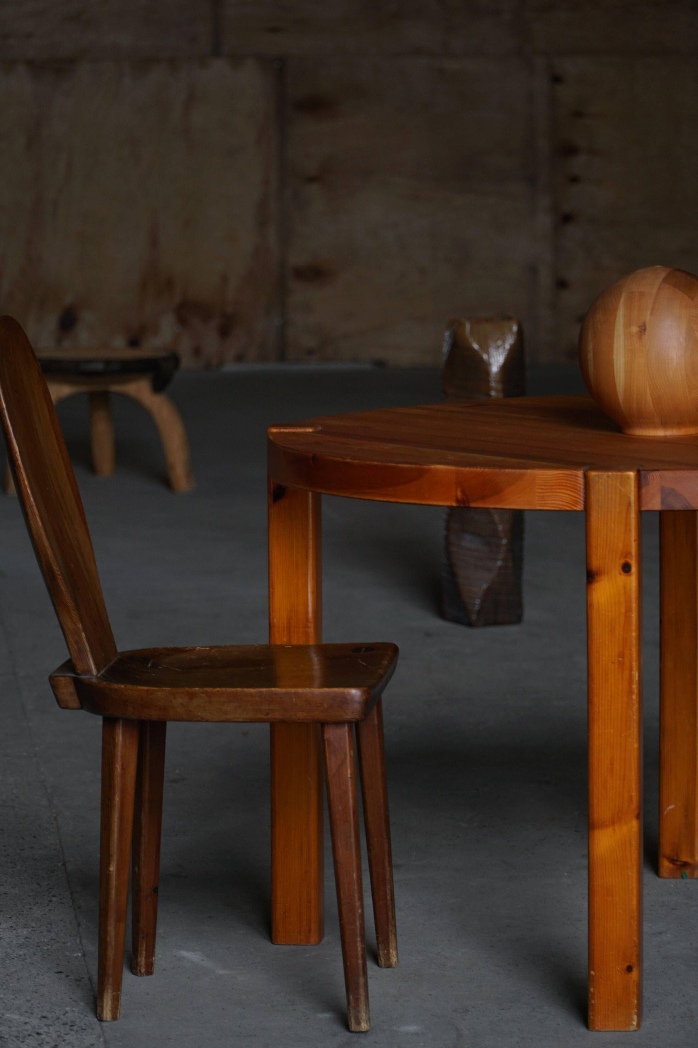 Mid-century Danish round dining table in solid pine, 1970s.