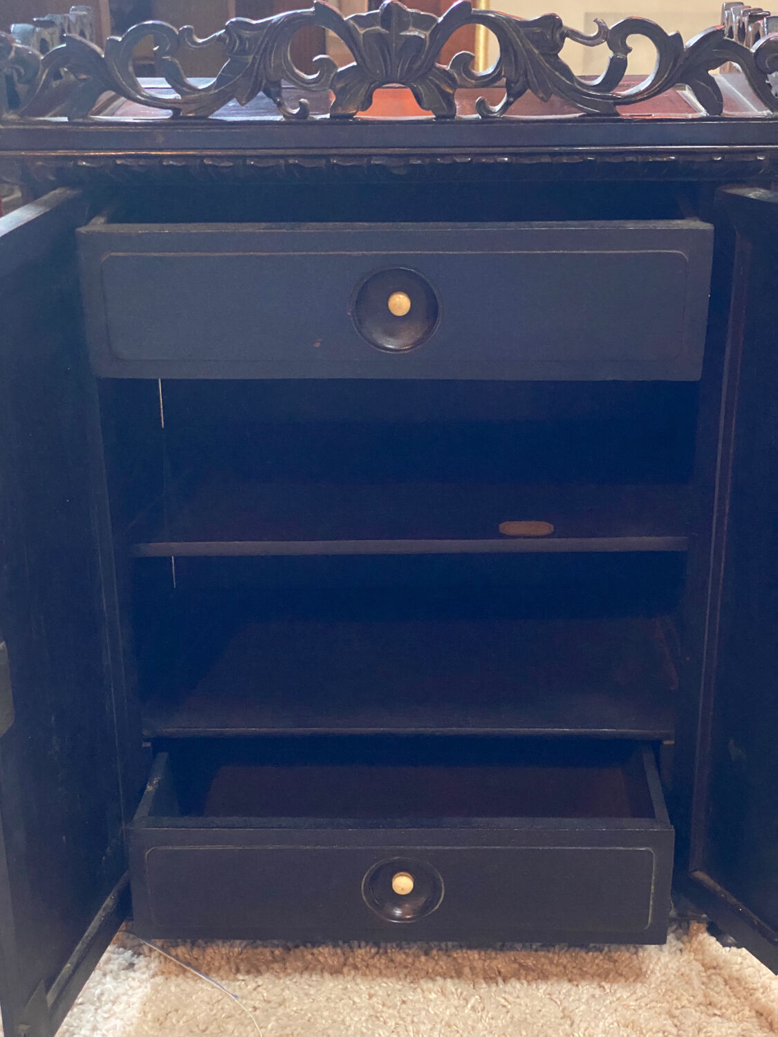 Small Asian cabinet with mother-of-pearl marquetry
