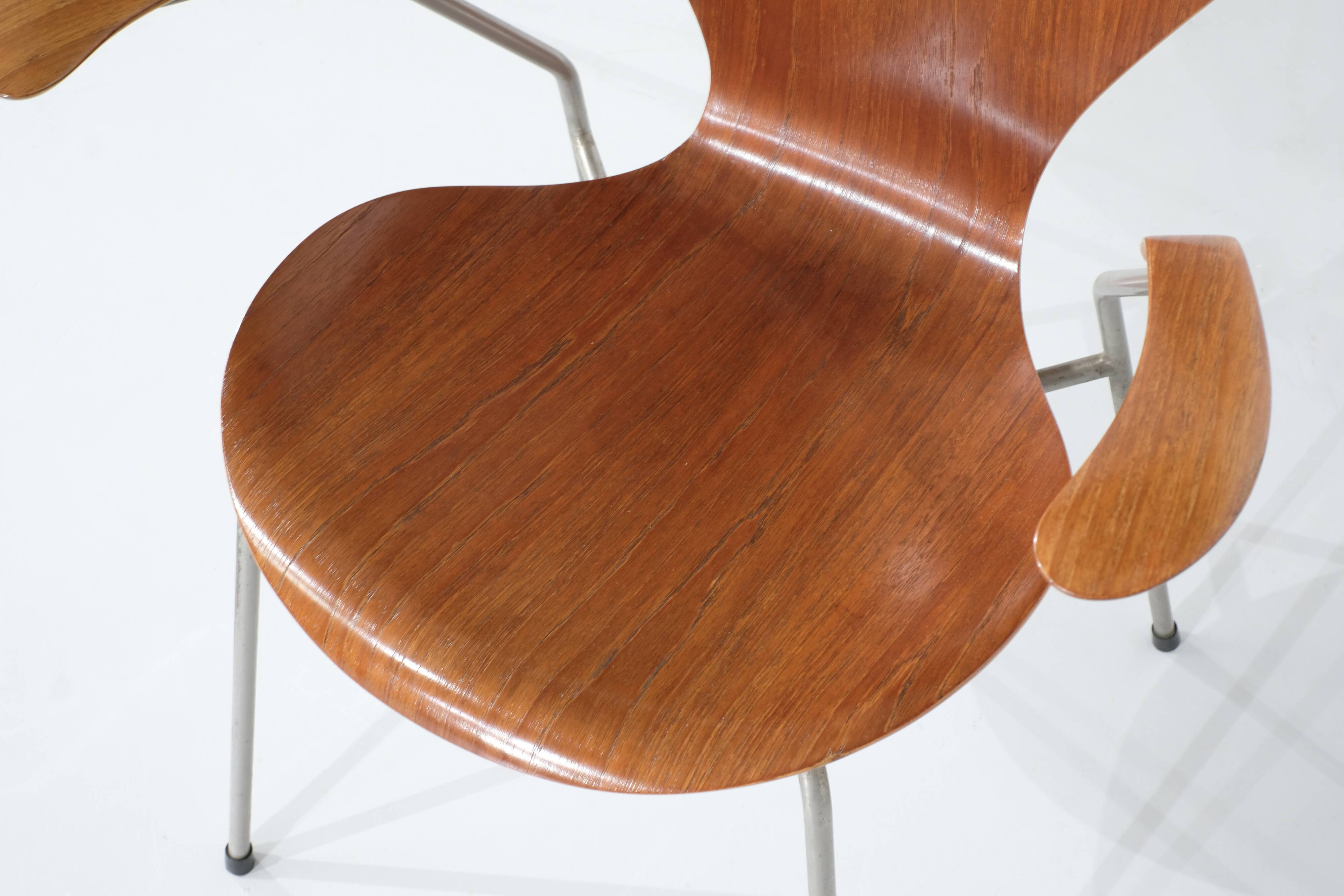 Model "3207" chair by Arne Jacobsen for Fritz Hansen, Denmark 1955.