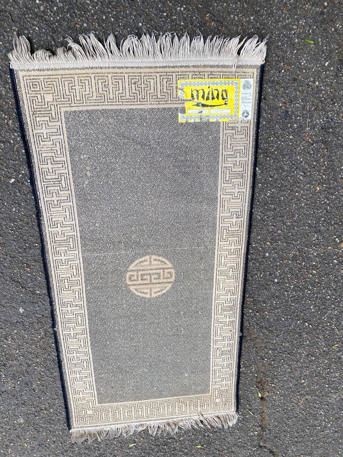 Ming style wool bedside or accent rug 60x120cm
