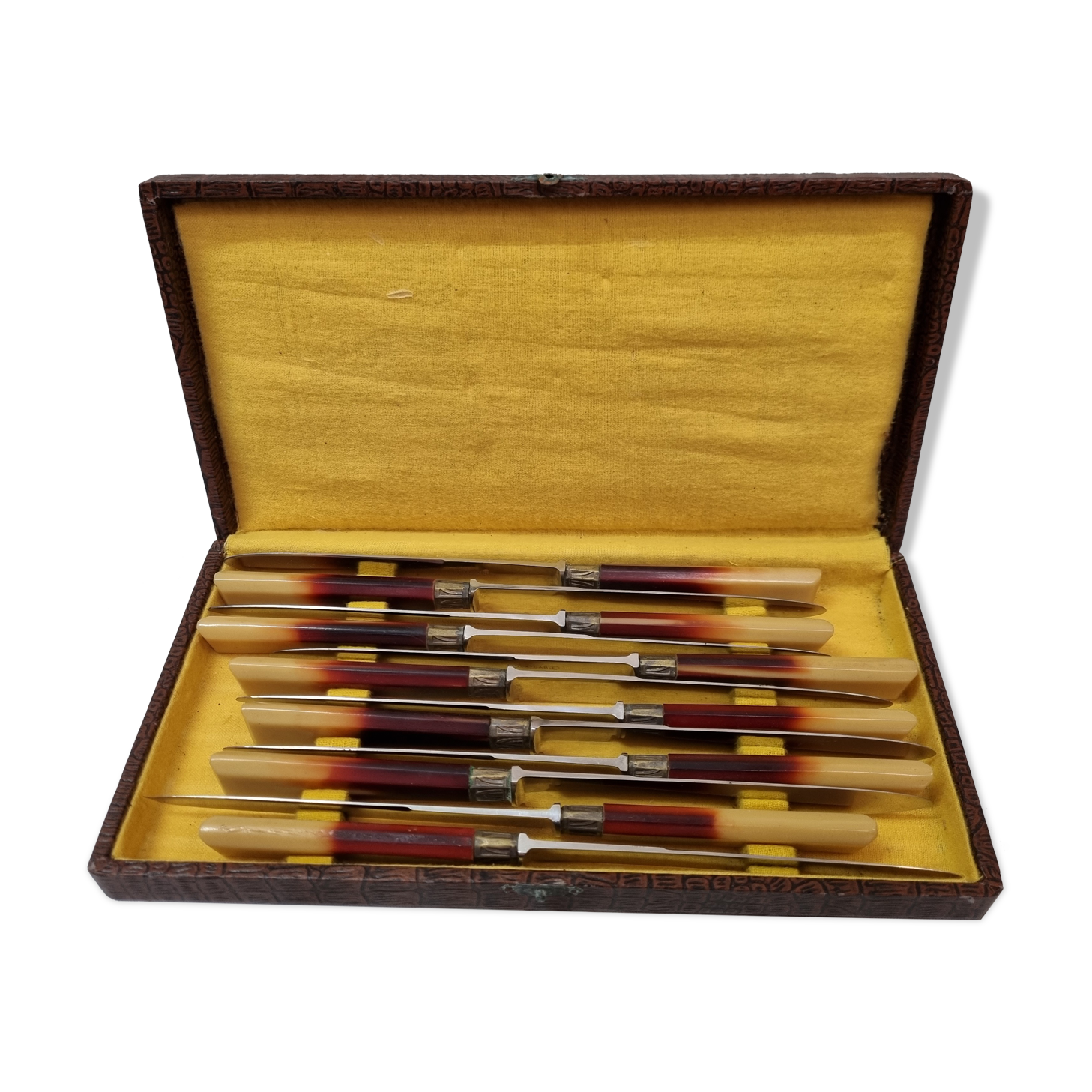 12 Bakelite knives from 1940