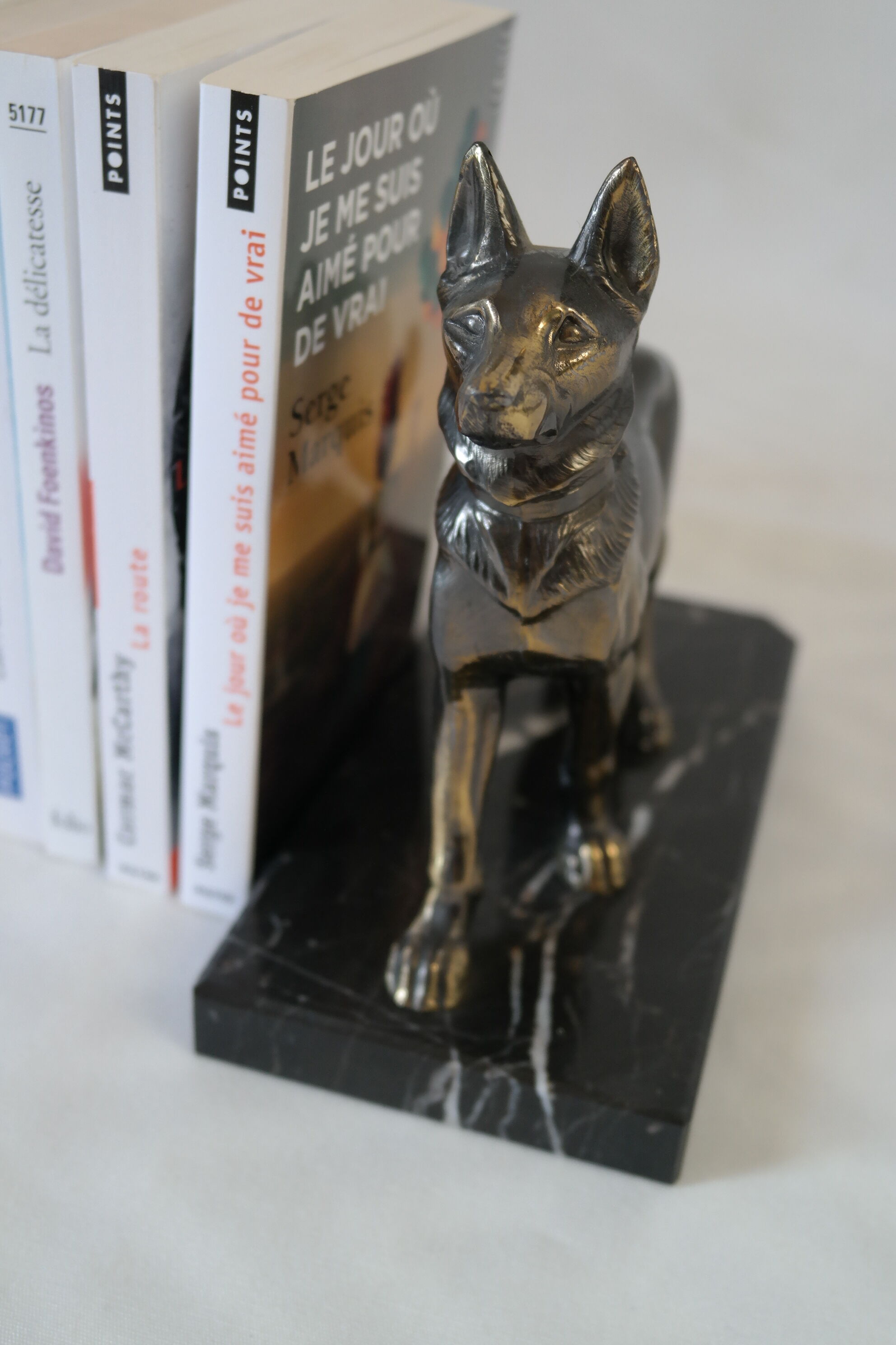 Dog bookends in black marble