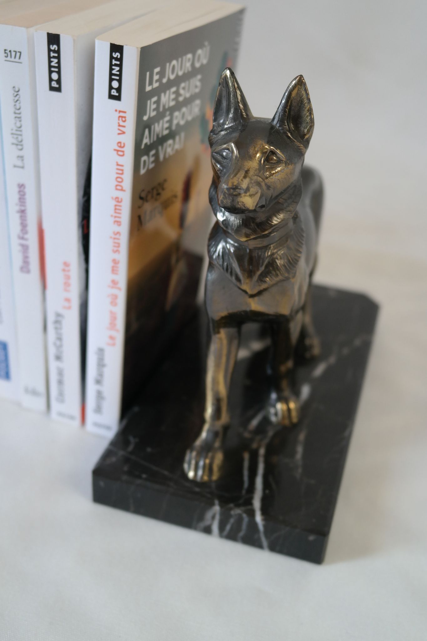 Serre livres chien en régule et marbre vintage