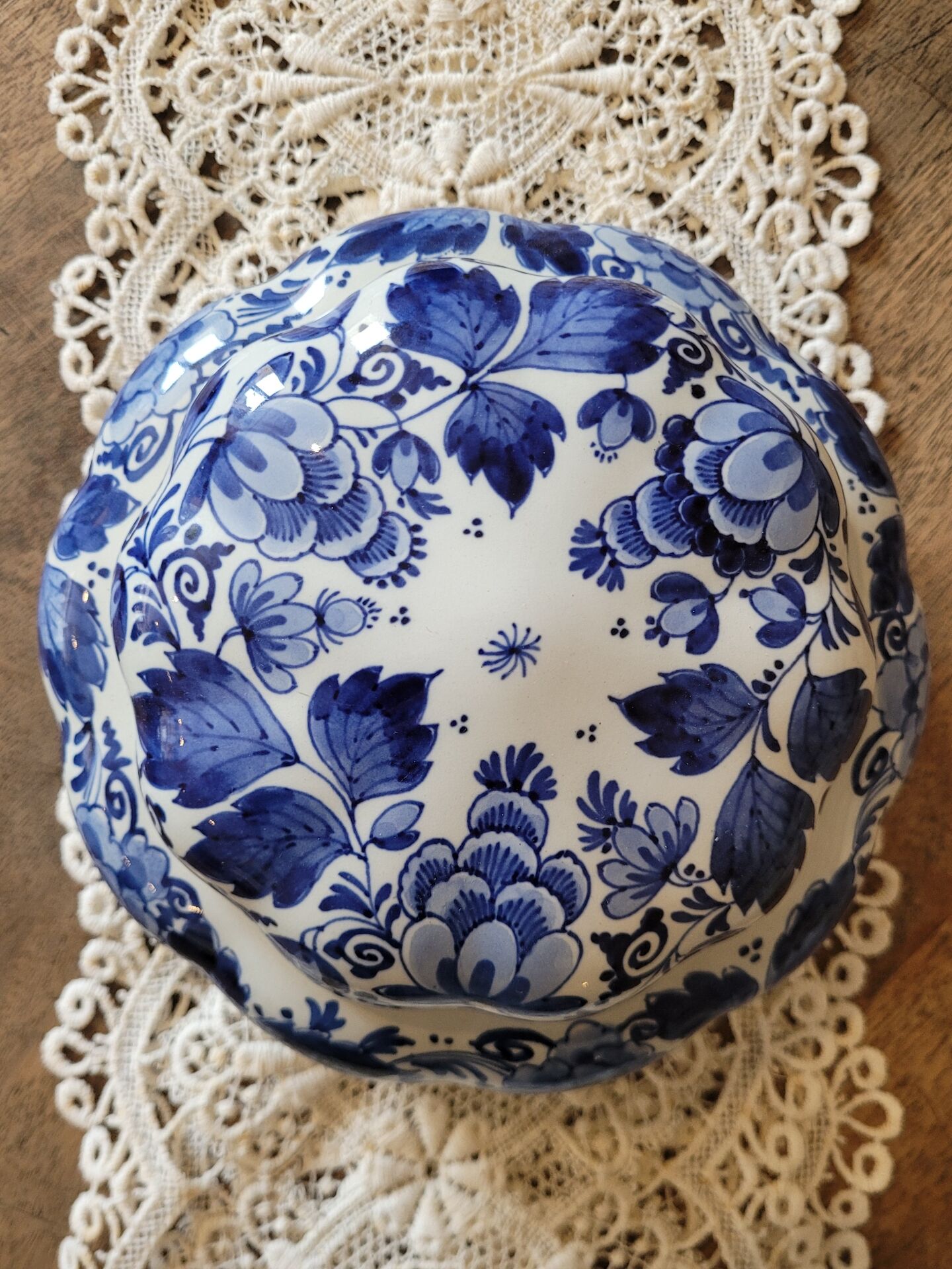 Delft blue and white earthenware bonbonnière with lid – Decor f