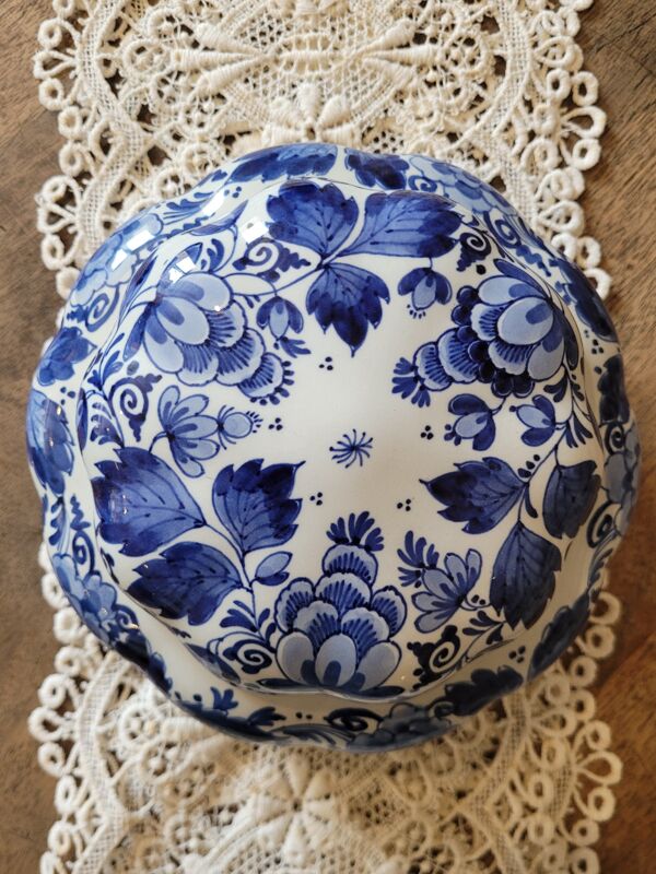 Bonbonnière en faïence de Delft bleu et blanc avec couvercle – Décor f
