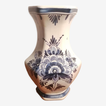 Vase in bankruptcy period XX th signed Delft