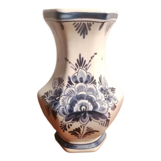 Vase in bankruptcy period XX th signed Delft