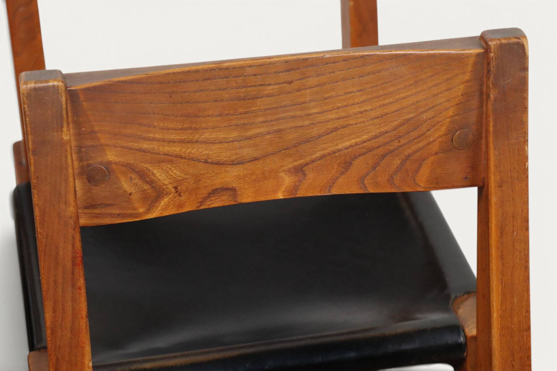 Set of 4 S24 chairs by Pierre Chapo – Solid elm and black leather – 1970