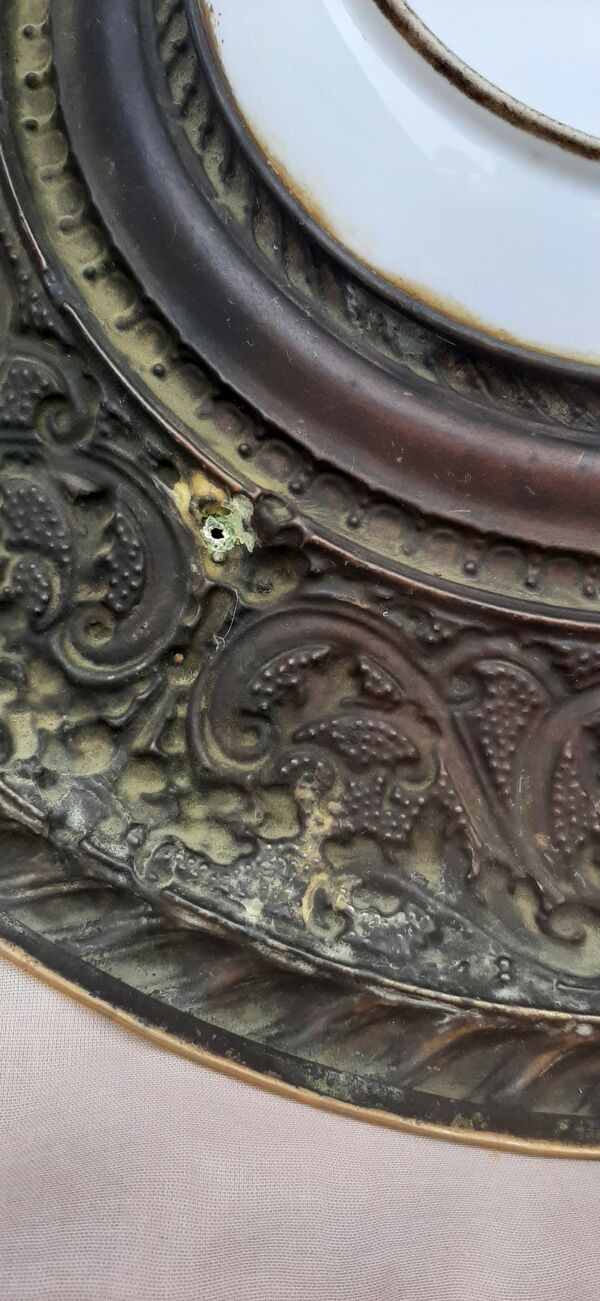 Decoration murale laiton repoussé portrait peint main