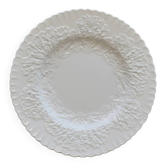 Assiette plate Spode Savoy avec motif de feuilles de chou en relief