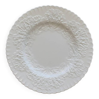 Spode Savoy dinner plate with embossed cabbage leaf pattern