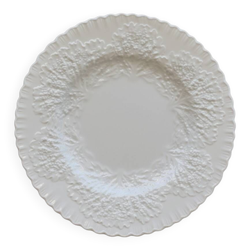 Spode Savoy dinner plate with embossed cabbage leaf pattern