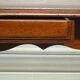 Petit bureau en bois de style Louis XV