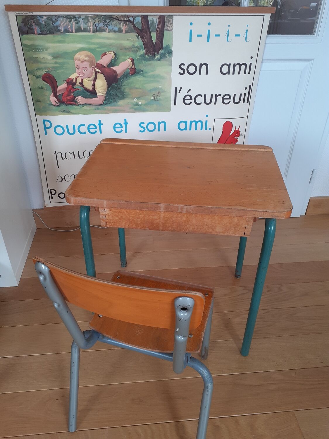 Bureau d'écolier Delagrave et sa petite chaise