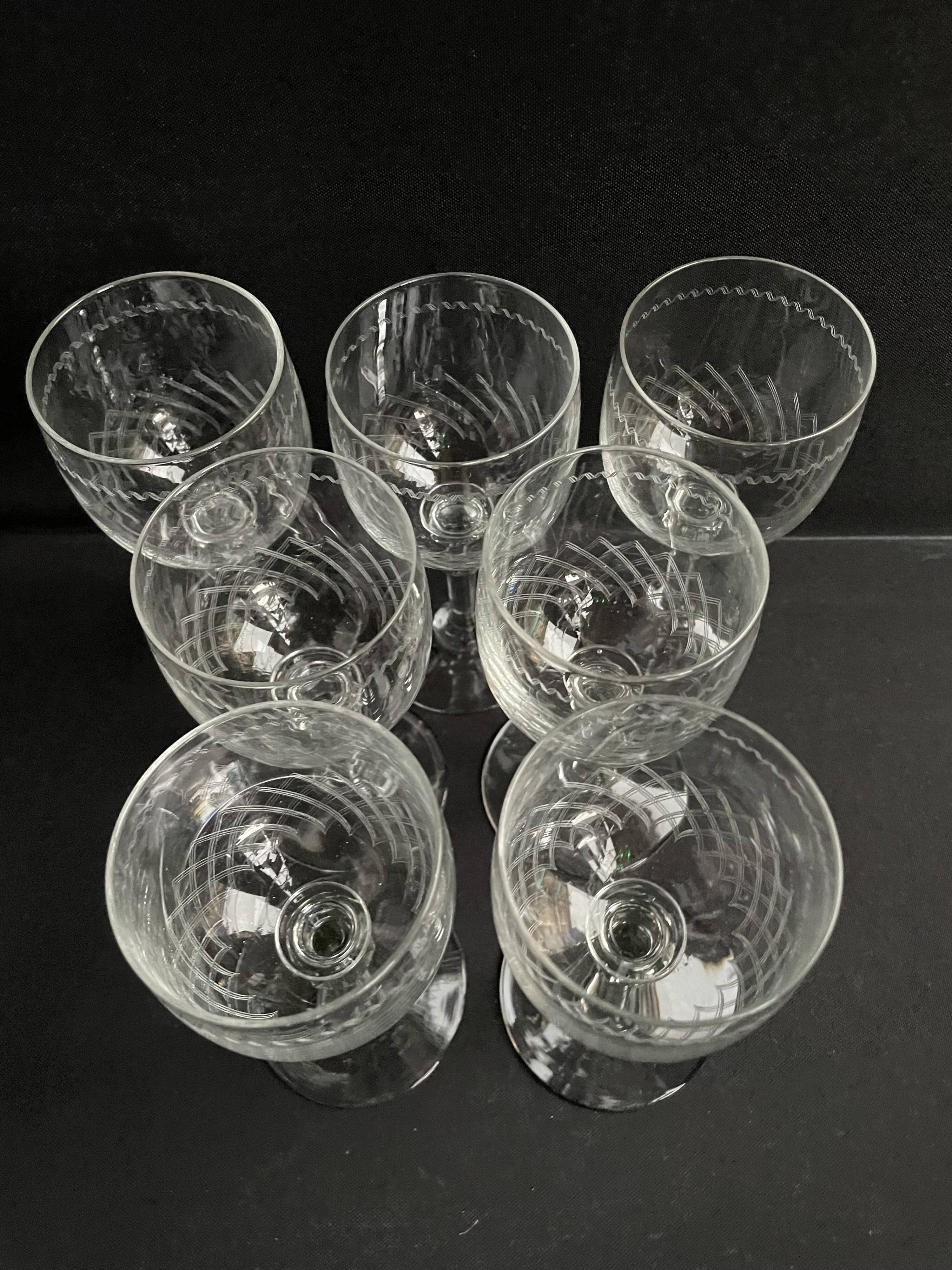 7 wine glasses – Blown, cut and guilloché glass