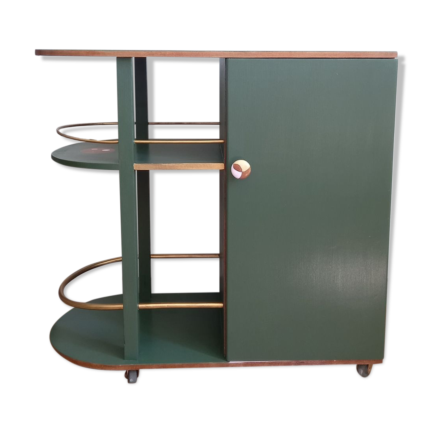 Mini artdeco bar on roulette