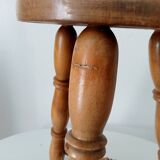 Vintage tripod stool in beech wood.