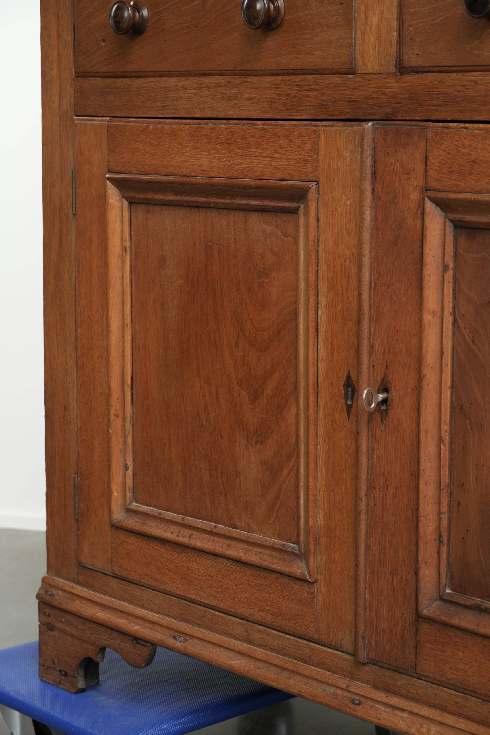 Antique English oak buffet/bookcase from 19th century with original glass