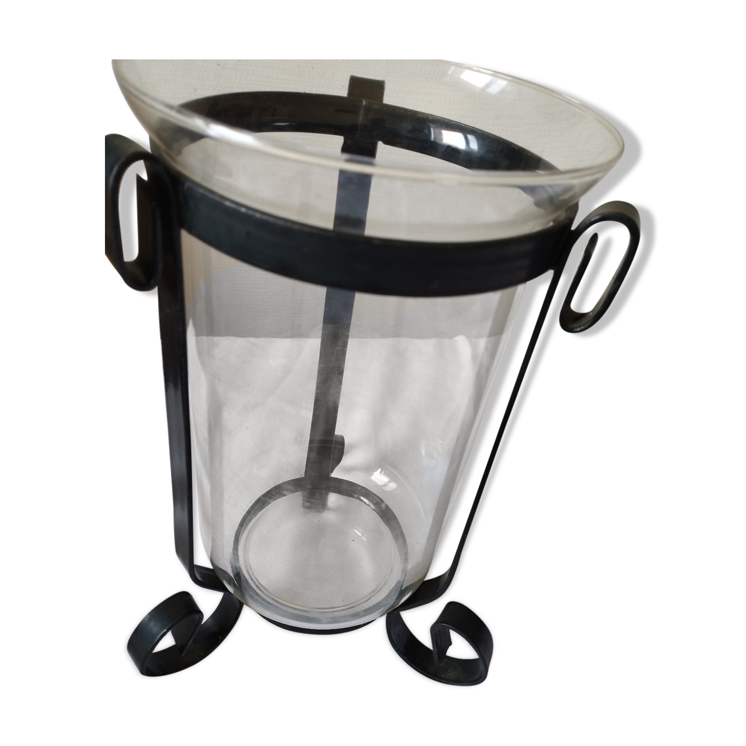 Glass vase with very encien wrought iron support