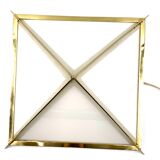 Lampe de table pyramidale en laiton doré, Christos, Italie 1970