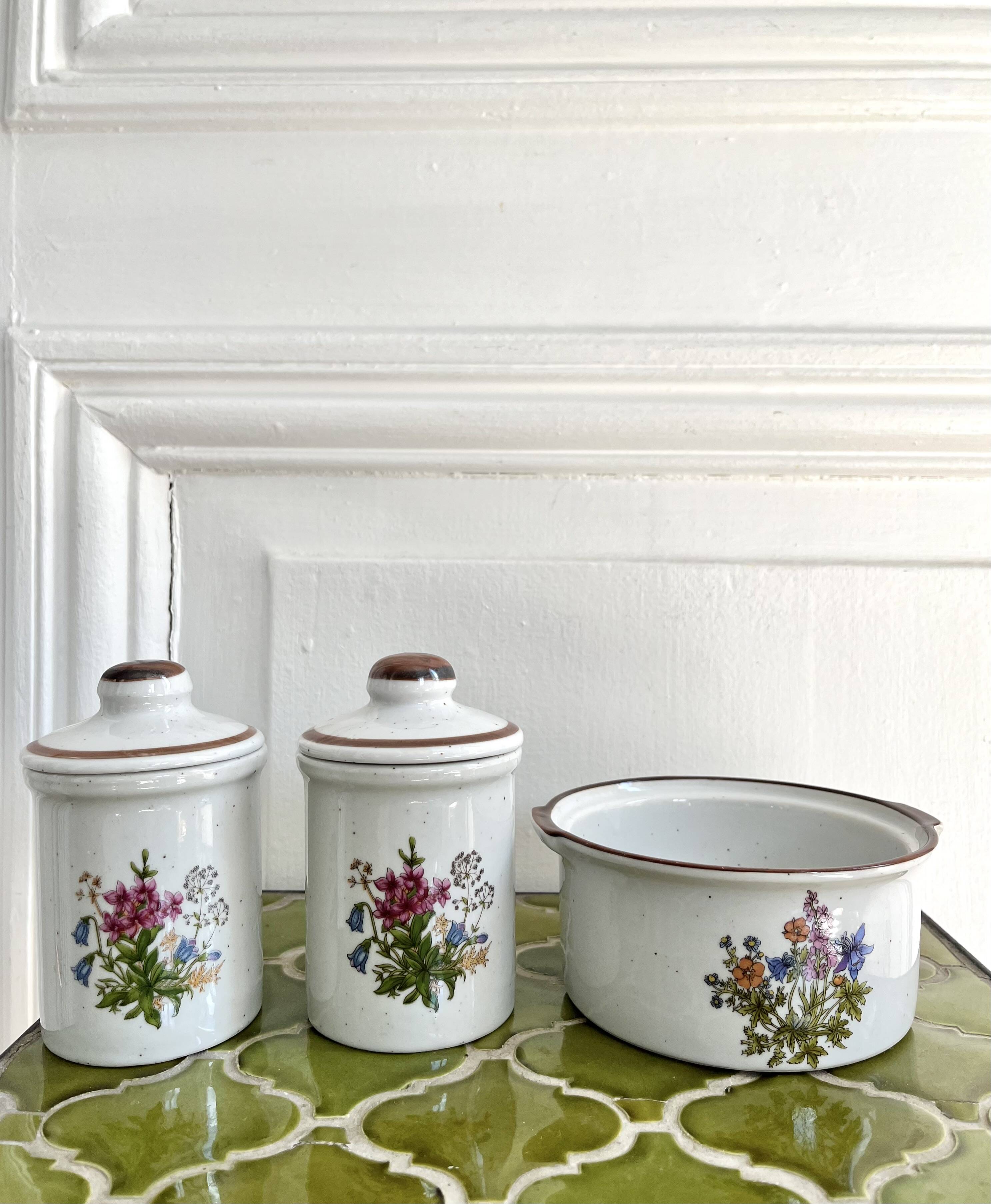 Ceramic flower or herbarium pots