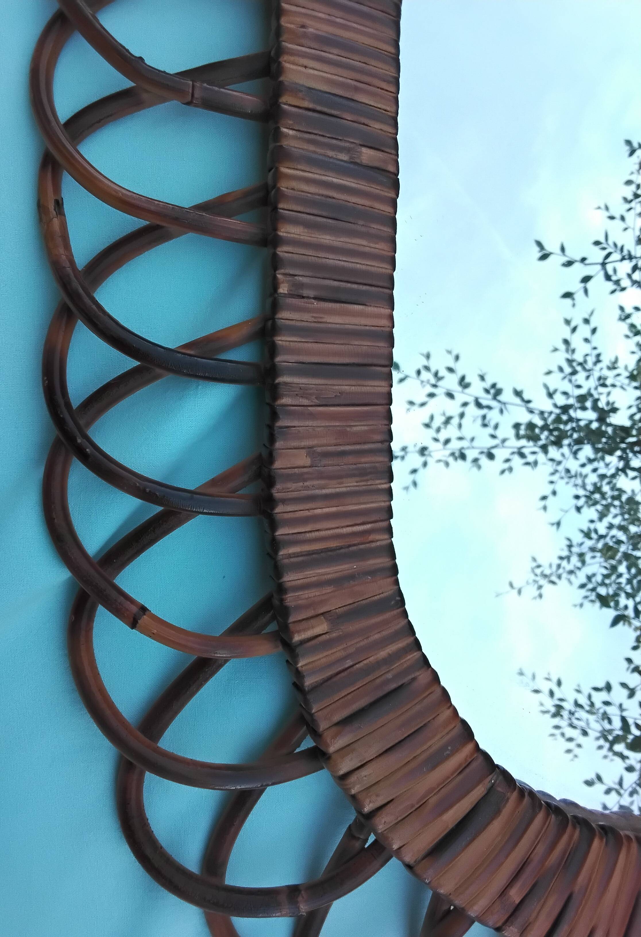 Oval mirror in rattan