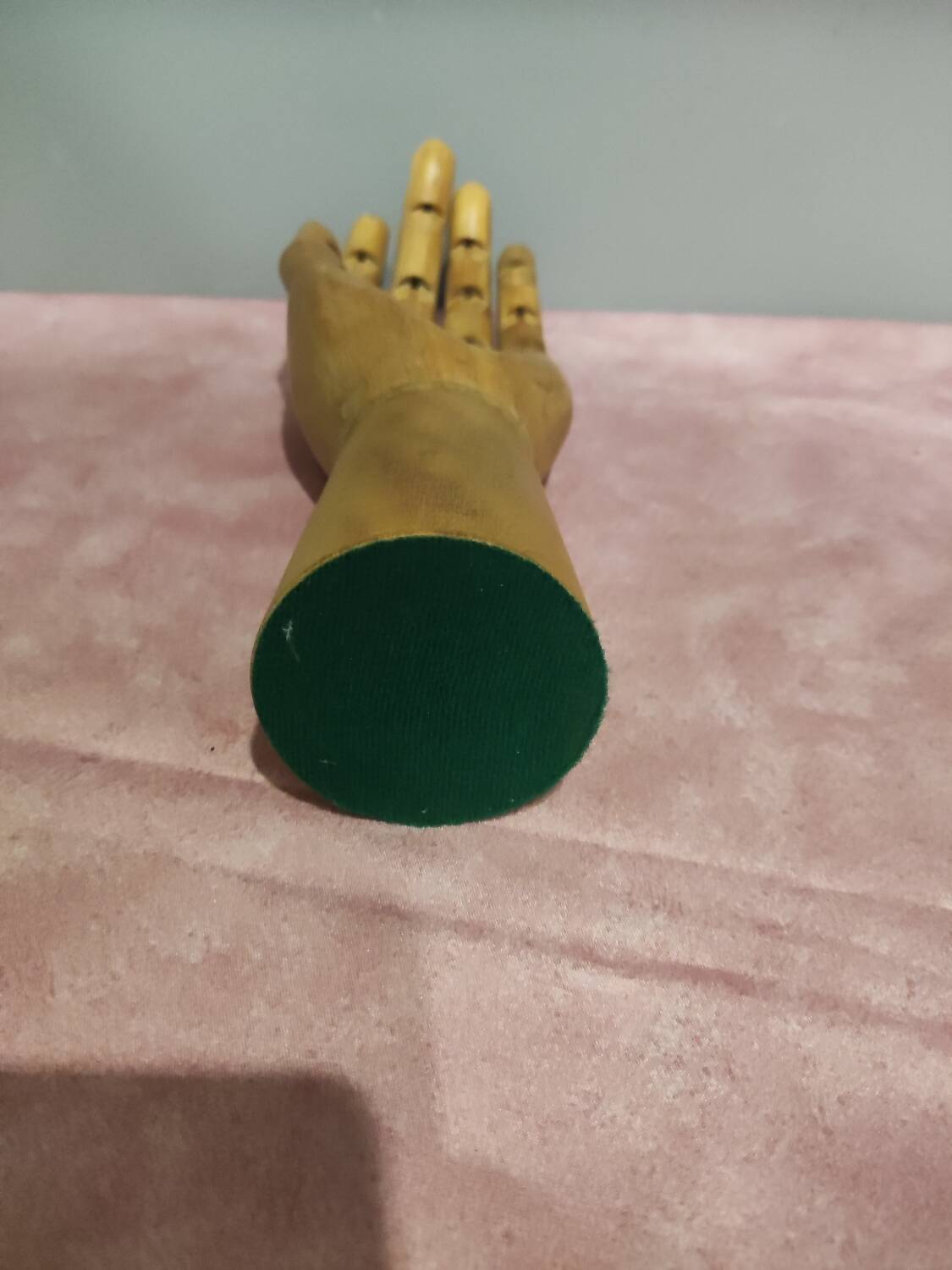 Articulated hand for wood drawing
