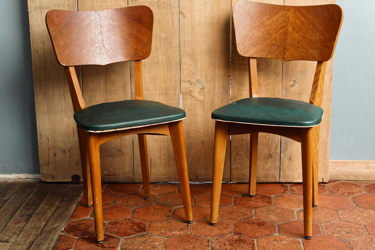 Set of 2 chairs, moleskine and wood