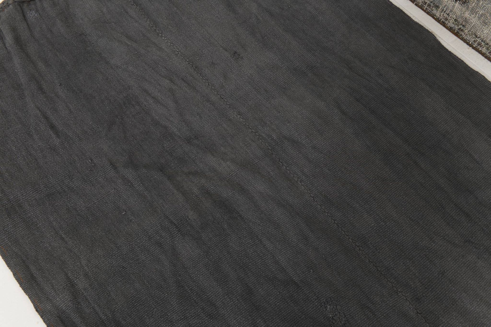 Tapis Kilim doux anthracite gris grande surface pour chambre, 147x205 cm