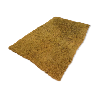 Large handmade wool rug from the 70s in lime green.