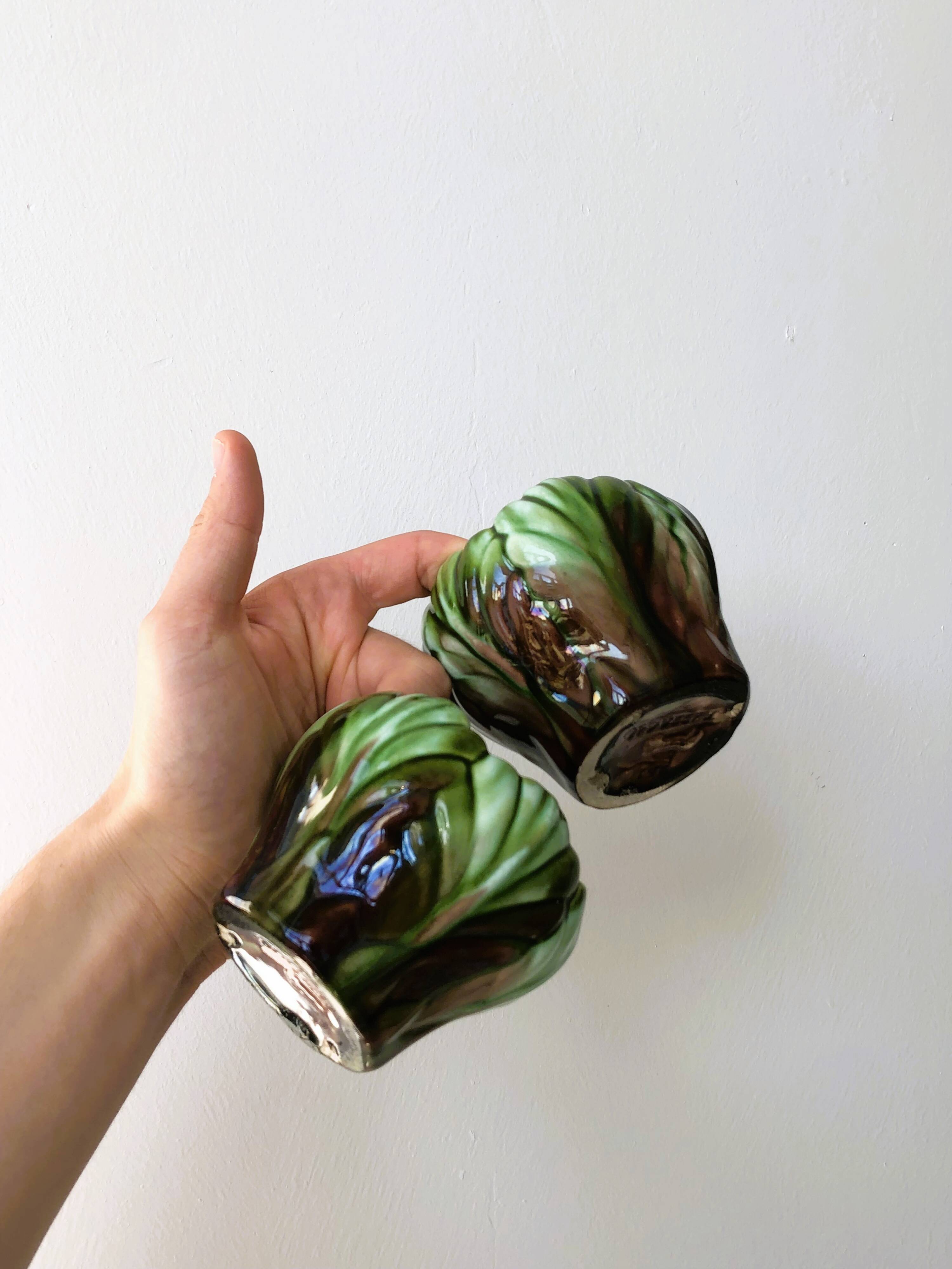 Deux petits cache-pots en majolique française - tasses.