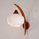 Wall light with opaline