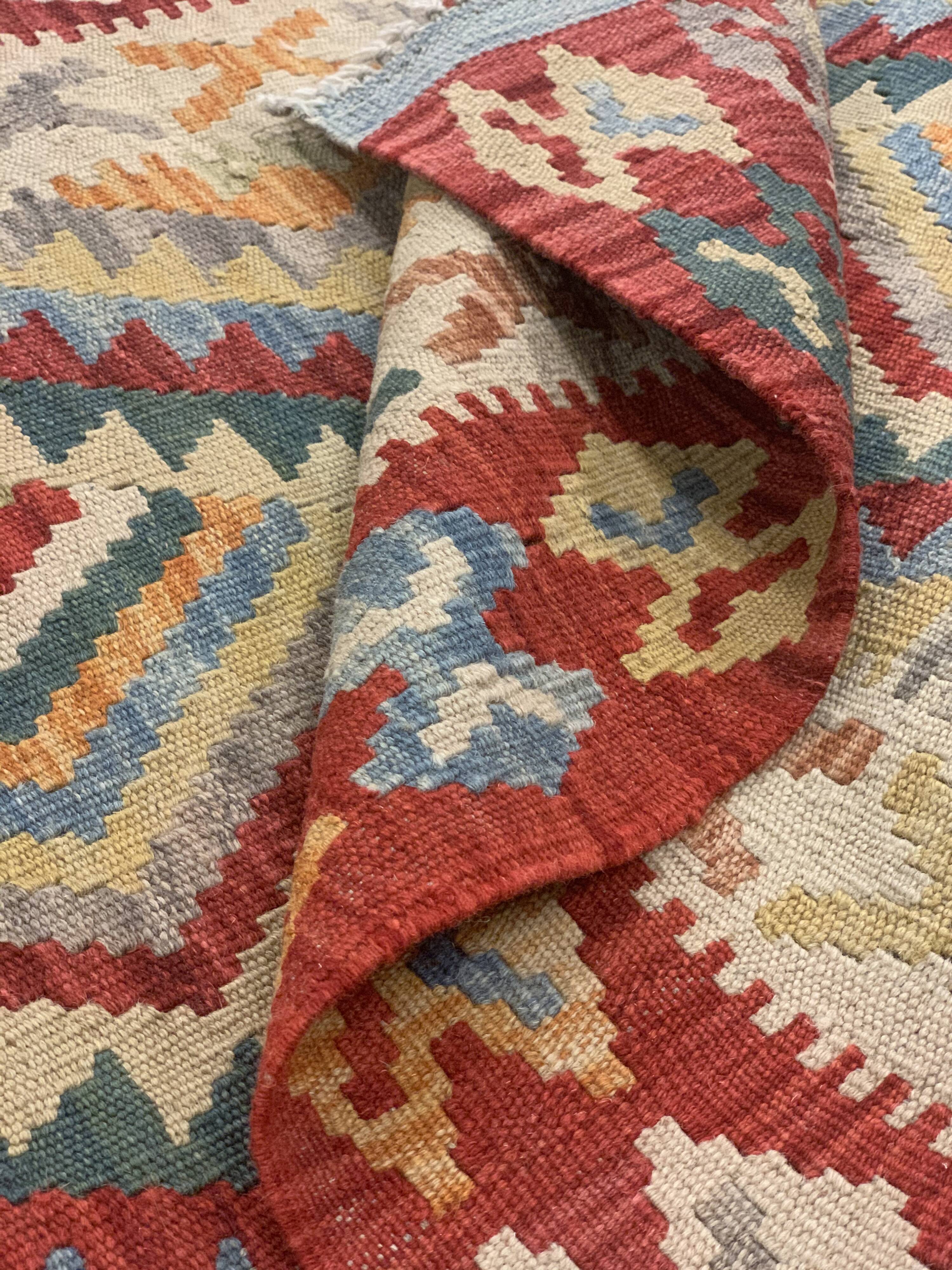 Tapis Kilim afghan fait main, tapis tribal géométrique en laine 83 x 130 cm