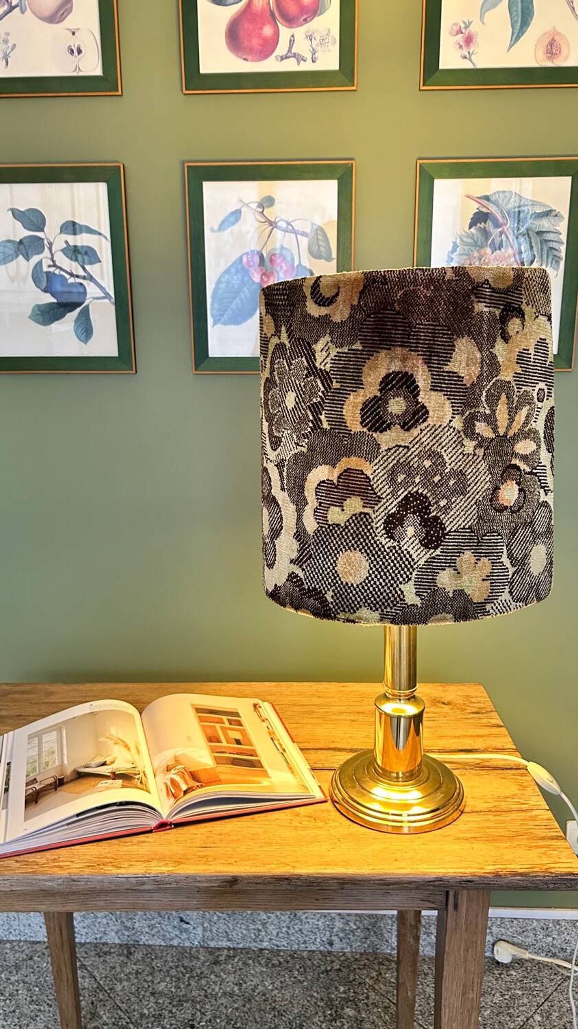 Lampe laiton et velours 1970