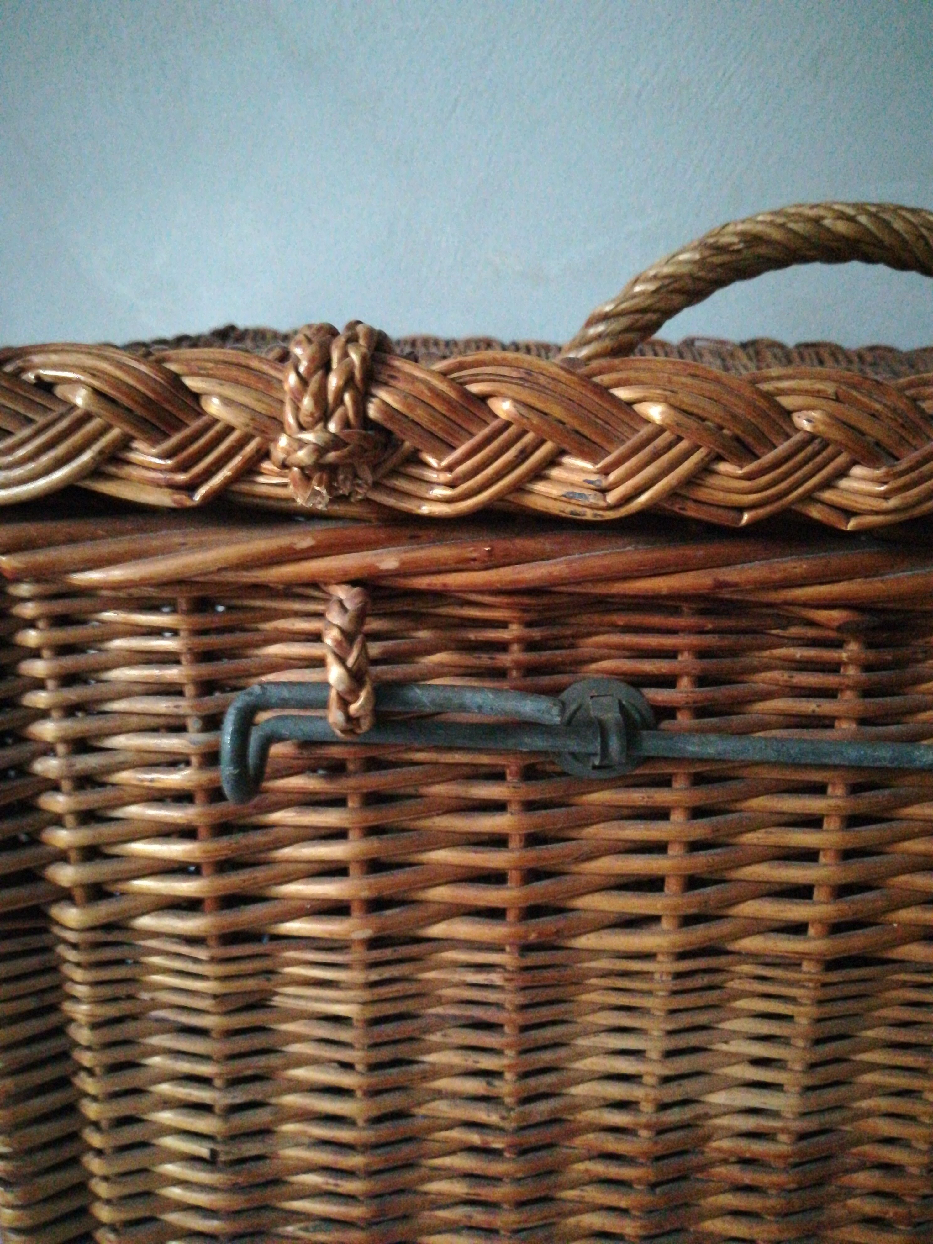 Wicker trunk