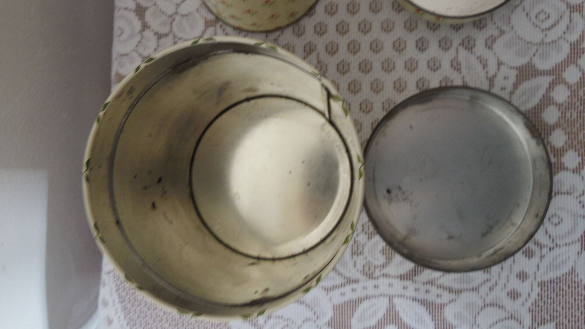 Set of 4 vintage tole pots