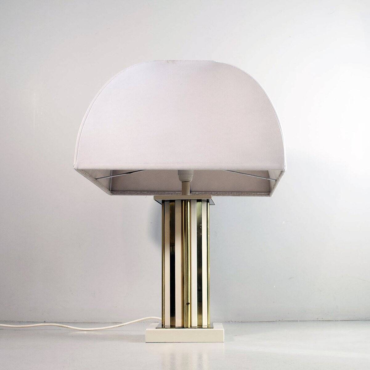Table lamp in brass and lacquered metal with a fabric shade by Romeo Rega, 1960s.