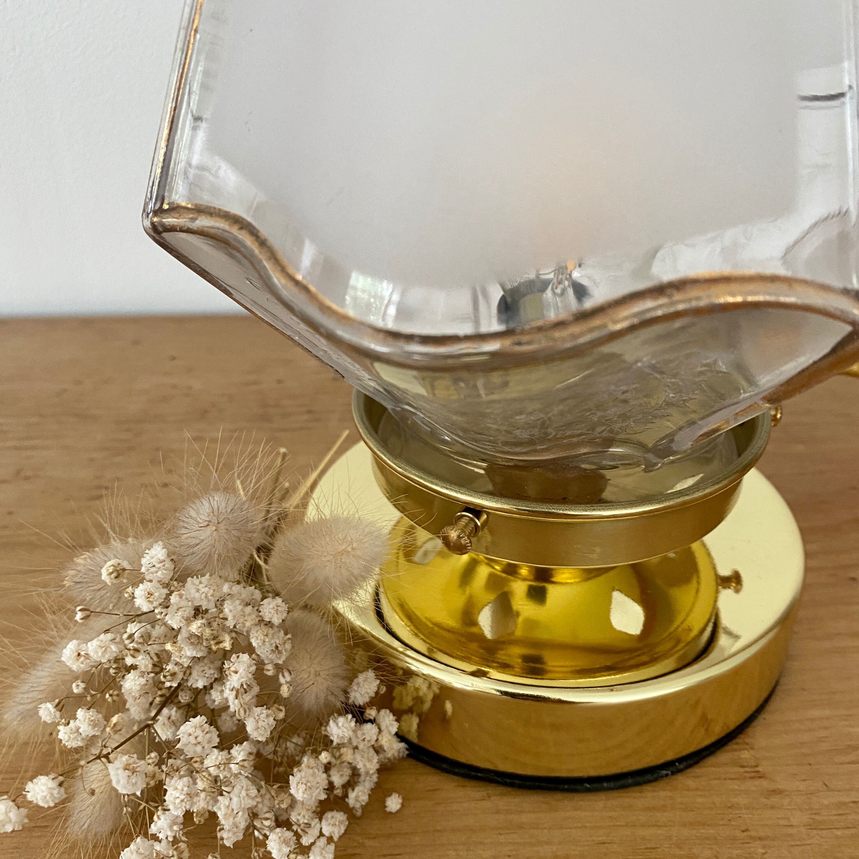 Table lamp globe vintage art deco white and gold