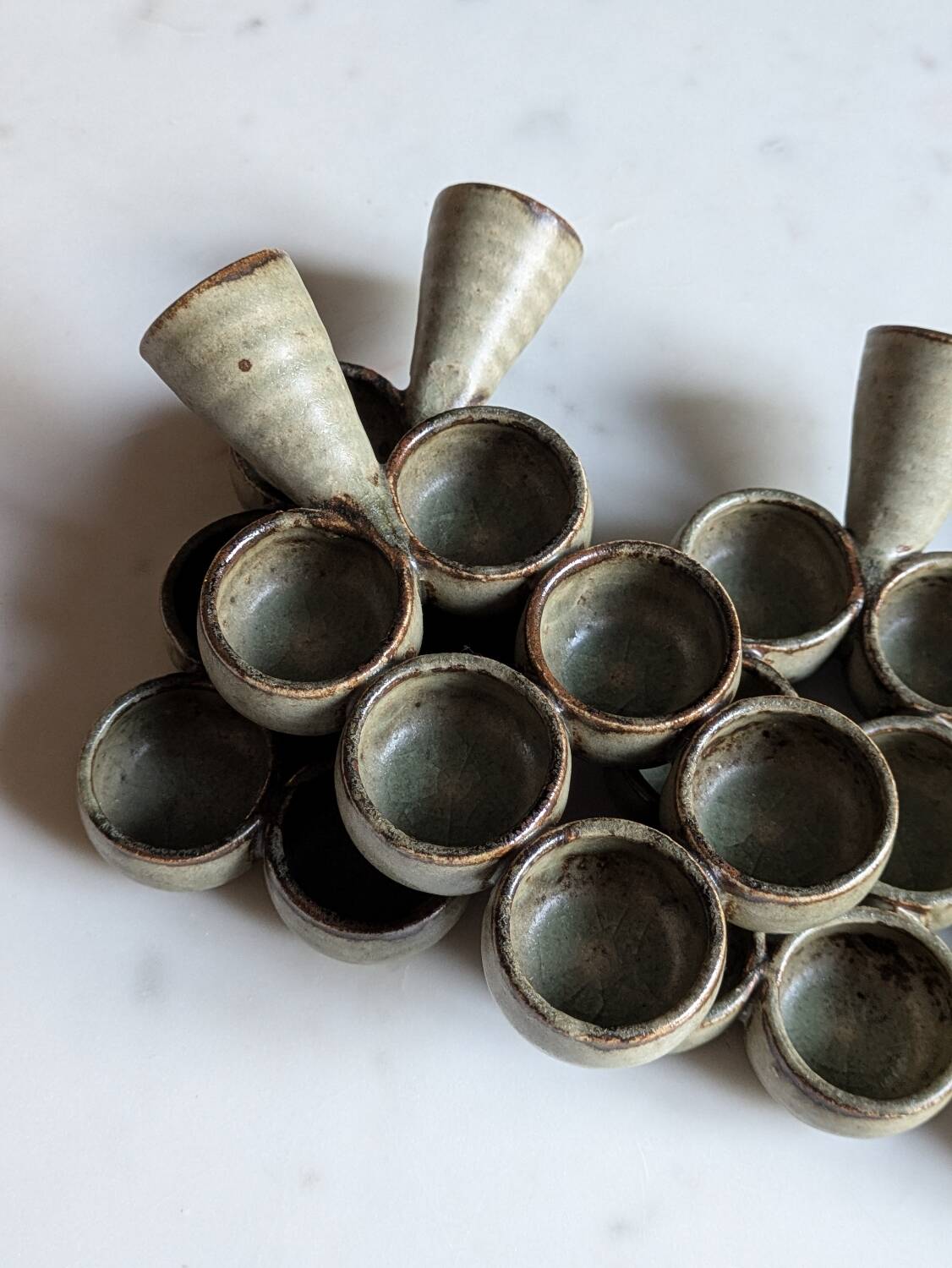 Buralist earthenware cauldrons.