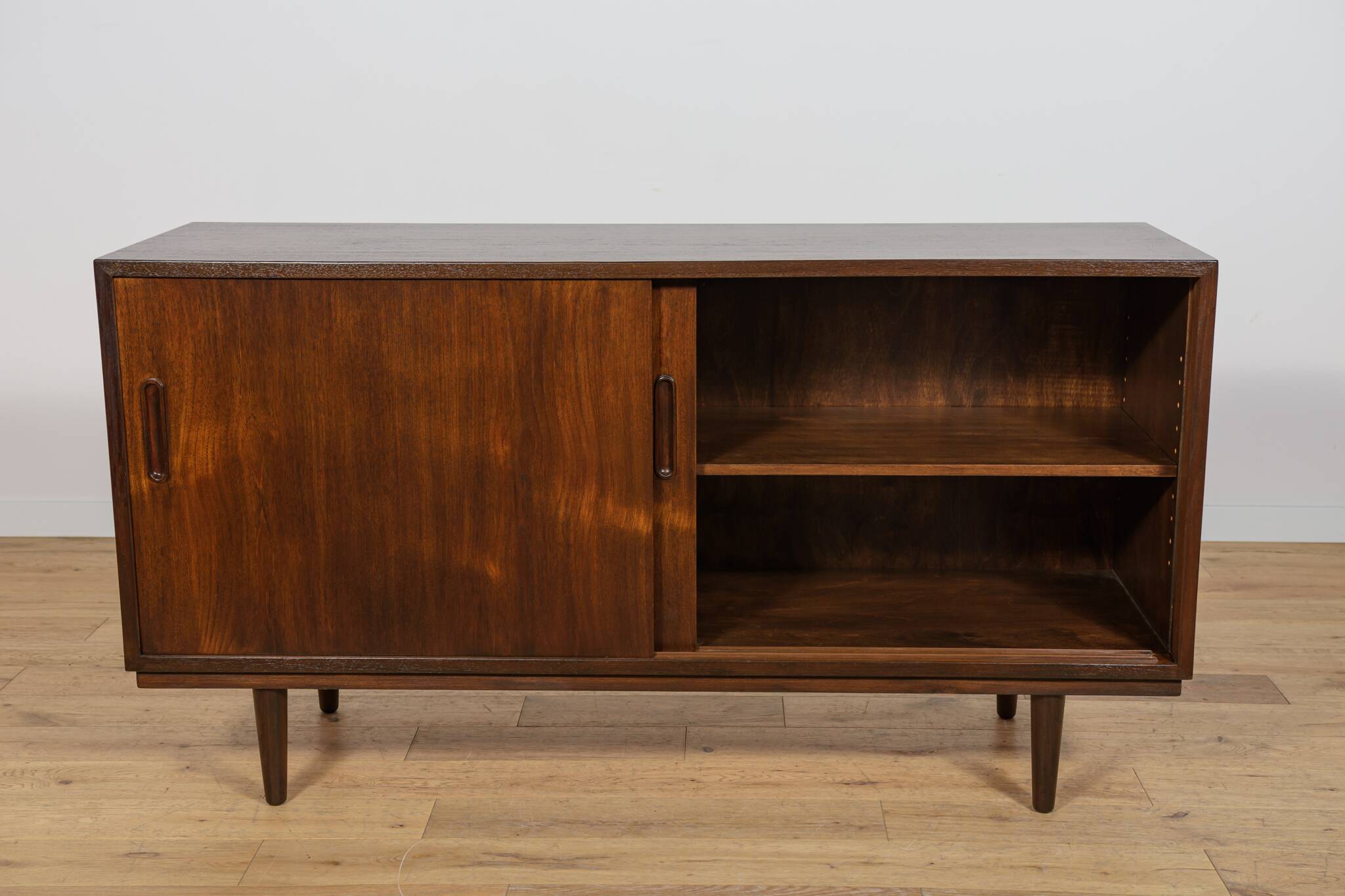 Petit buffet en teck de P. Hundevad pour Hundevad & Co., Danemark, années 1960